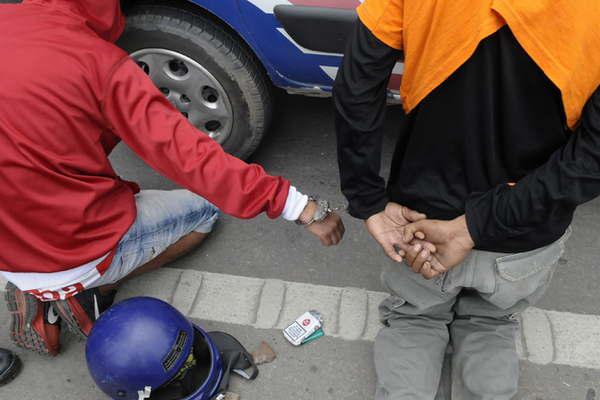 Portentildeo y bandentildeo detenidos por provocar serios incidentes 