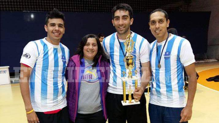 Tres santiaguentildeos en la Seleccioacuten Argentina de cestoball masculino