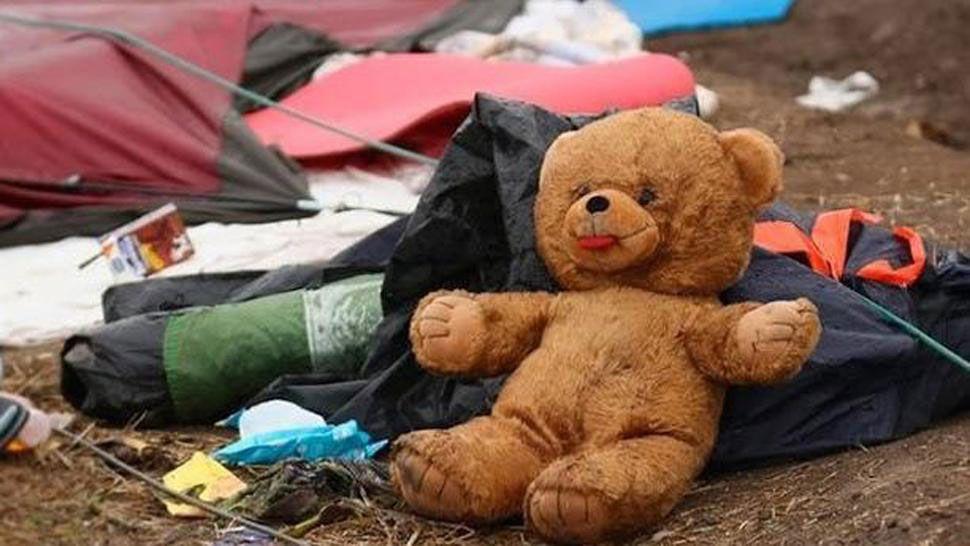 Un nintildeo quiso vender su oso de peluche para poder comer