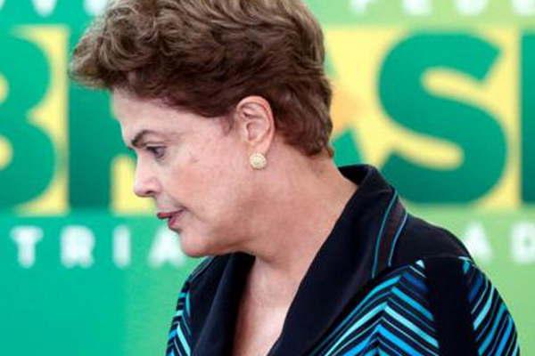 Dilma Rousseff anuncioacute que se defenderaacute en el Senado el 29