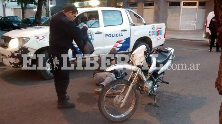 Fuerte choque de dos motos dejoacute un hombre herido