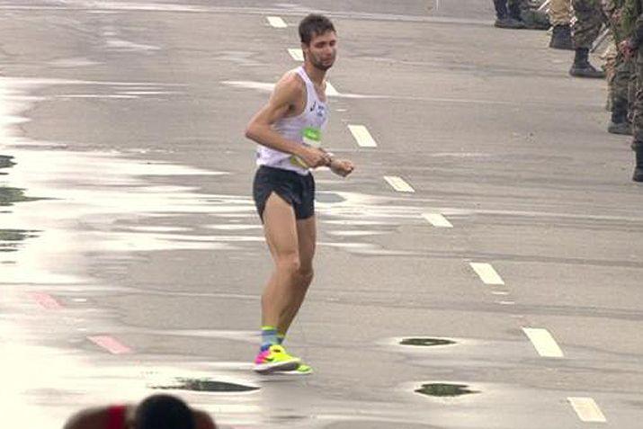 La imagen del ganador de la Maratón de EL LIBERAL conmovió a todos en Río por su esfuerzo y sacrificio de llegar a la meta