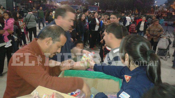 Las Termas- Bomberos Voluntarios regalaron juguetes a los niños