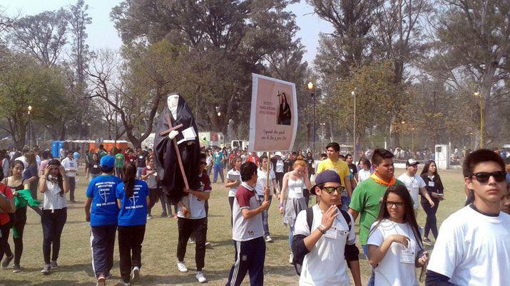 Multitudinario acampe para esperar la beatificacioacuten de Mama Antula