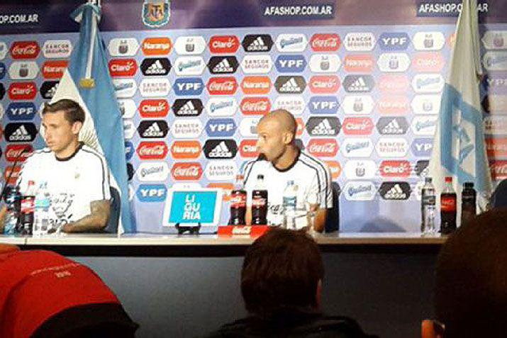 Mascherano en plena conferencia