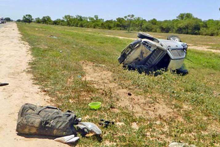 Efectivos policiales auxiliaron a los ocupantes del vehículo Foto archivo