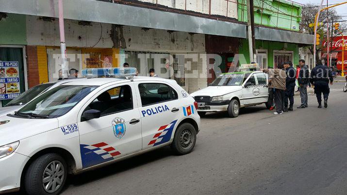 Arrebataron un celular y los detienen cuando escapaban