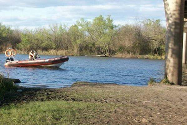 Hallaron el cuerpo de una mujer  en un riacuteo