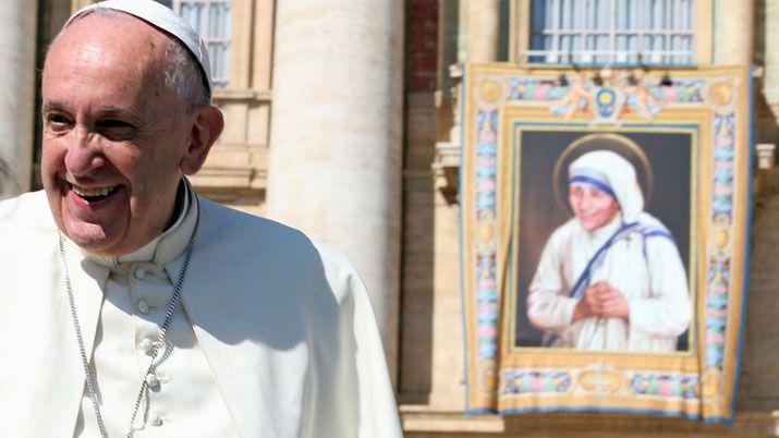 Francisco proclamoacute santa a Teresa de Calcuta la madre de los pobres