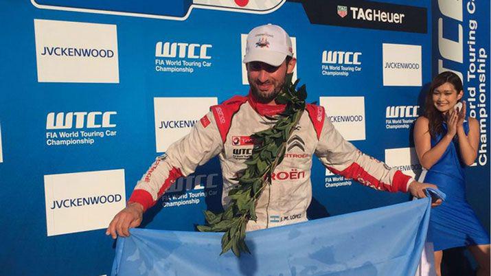 Pechito Loacutepez tricampeoacuten del mundo