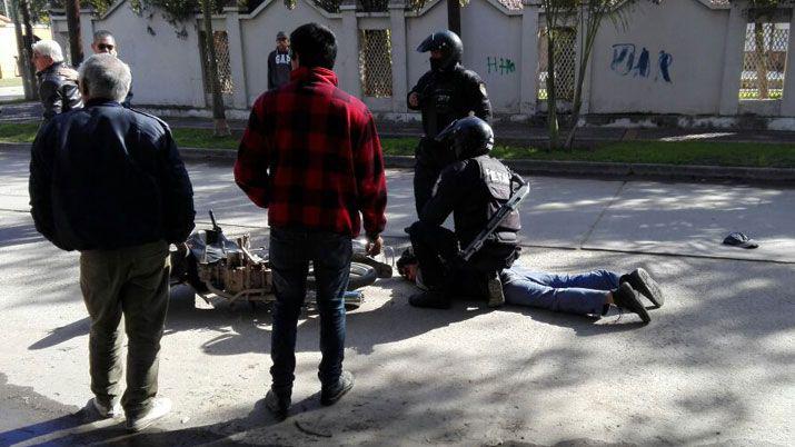 Motociclistas lesionados en un accidente en el barrio Sarmiento