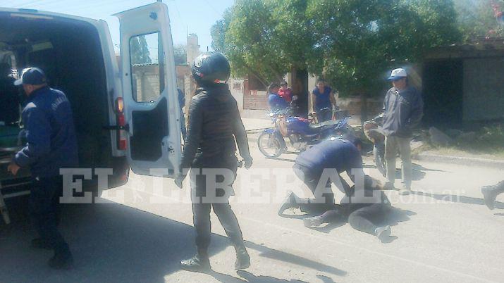 Una motociclista sufrioacute fracturas de piernas y brazos tras chocar un perro