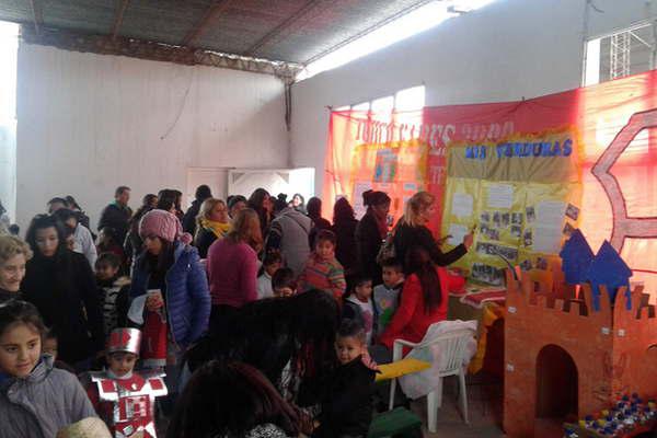 El jardiacuten de infantes Mi Esquina hizo su 1ordf Feria de Ciencias y Tecnologiacutea