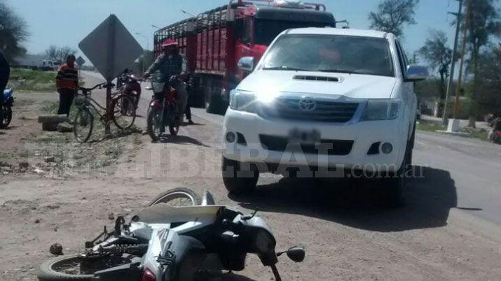 Motociclista grave tras chocar con una camioneta en ruta 92