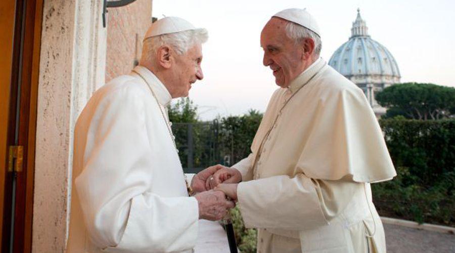 Benedicto XVI dijo que la eleccioacuten de Francisco como Papa lo sorprendioacute
