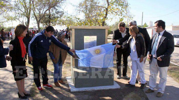 Conmemoran a Sarmiento y festejan el diacutea del maestro con homenaje a los docentes de Simbol