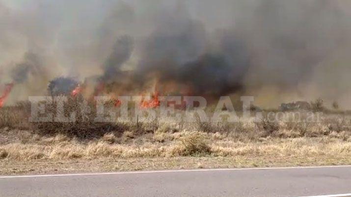 Importante incendio de pastizales se registra en la zona de Choya