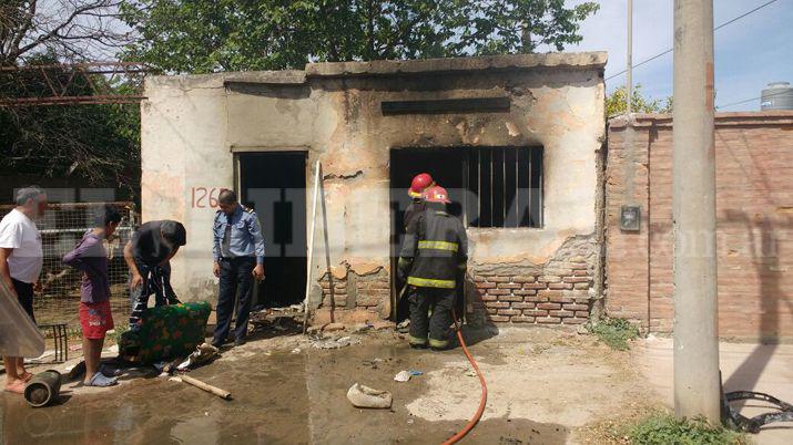 Tapicero se salvoacute de morir en el incendio de su vivienda