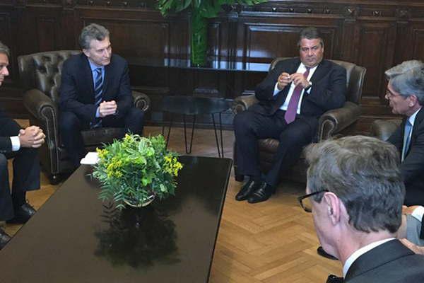 Macri con empresarios recibioacute compromisos de inversioacuten en varias aacuterea