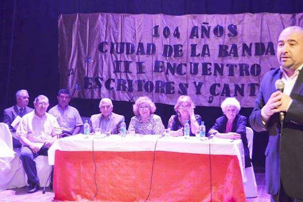 La Banda rindioacute un tributo a sus escritores y poetas