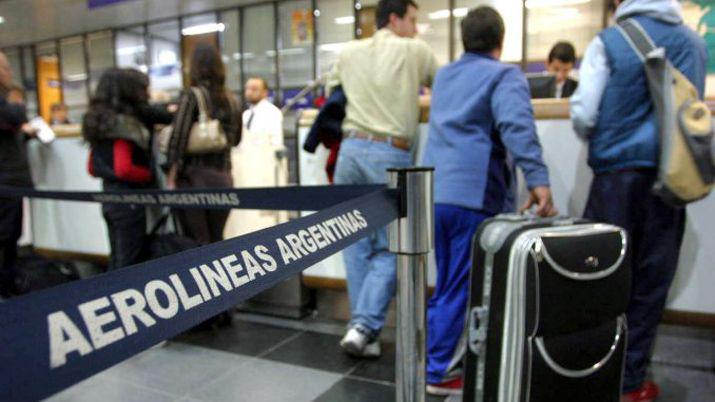 Por un paro de pilotos no habraacute vuelos hasta mantildeana al mediodiacutea