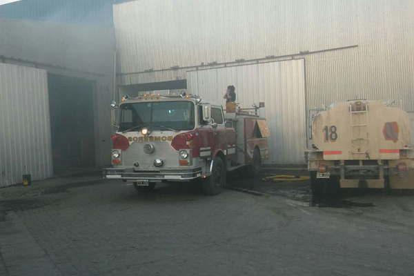 Incendio consumioacute una faacutebrica de golosinas