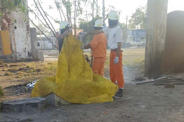 Un indigente bandentildeo cayoacute en  un pozo de 7 metros y fallecioacute 