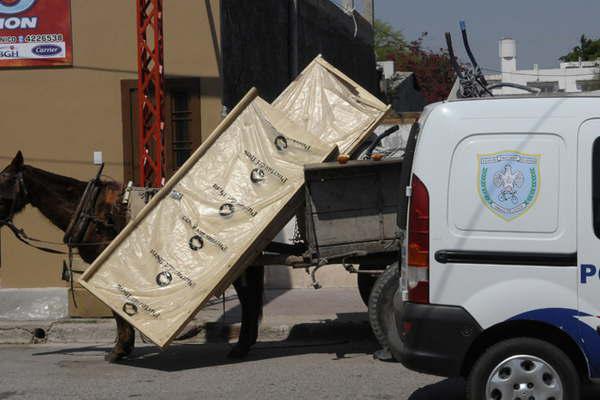 Ladrones intentaron escapar en un carro traccioacuten a sangre y ocultarse en una panaderiacutea