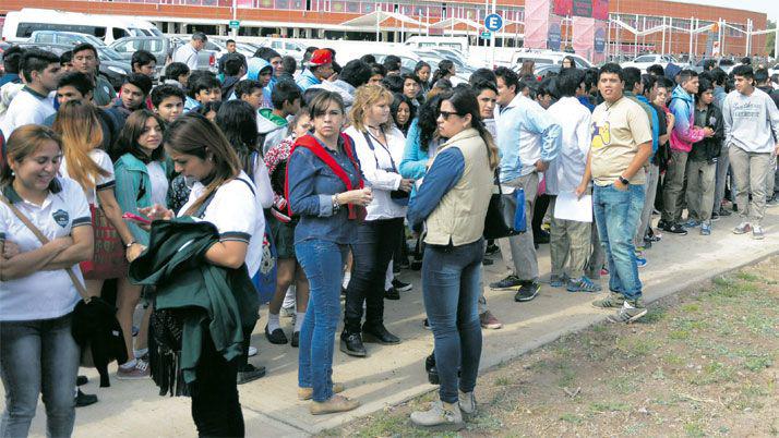 Los chicos aceptaron los desafiacuteos que les propone la ciencia y pasaron una tarde genial