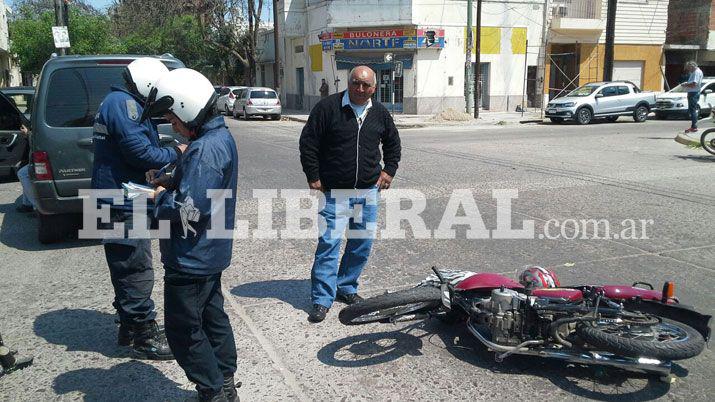 Motociclista salvoacute su vida de milagro tras violento accidente