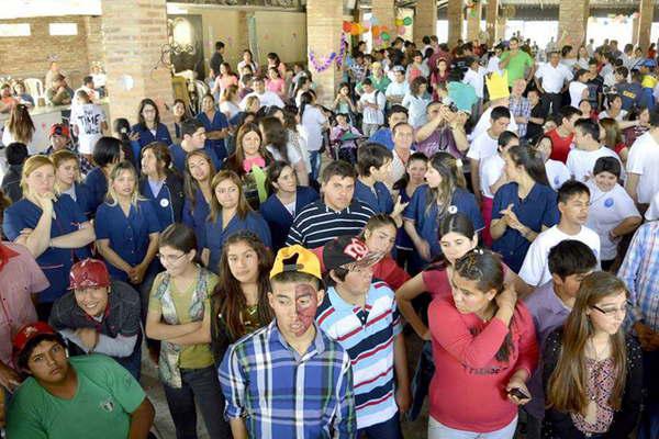 Realizan la 16ordf Estudiantina Especial para Joacutevenes con Discapacidades