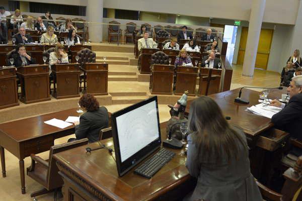 La Legislatura aproboacute la designacioacuten del Dr Joseacute Billaud como defensor general