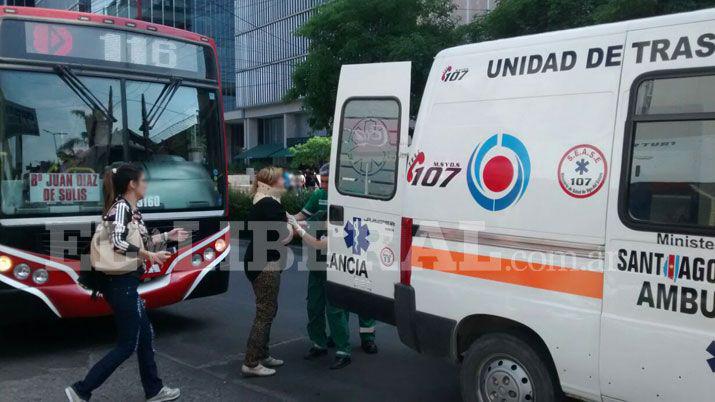 Pasajeros heridos tras brusca frenada de un colectivo