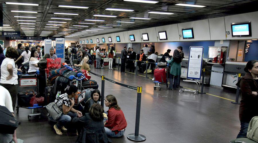 Paro en LAN y demoras en Aeroliacuteneas Argentinas