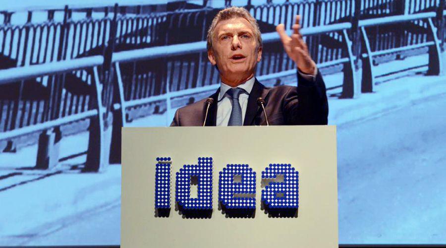 Por decreto Macri convocoacute al diaacutelogo a gremios y empresarios