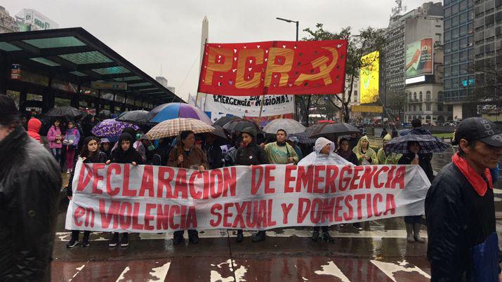 En un mieacutercoles negro miles de personas se convocaron en el Obelisco