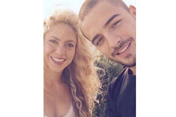 Shakira estrenoacute Chantaje con Maluma 