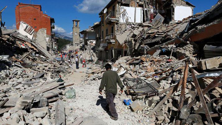 Un fuerte terremoto sacudioacute al centro de Italia otra vez