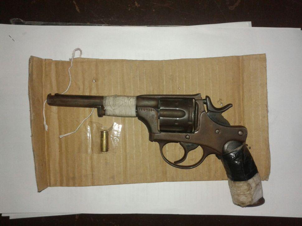 Adolescente chocoacute su auto y encuentran armas de fuego