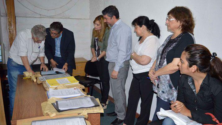 Realizan la apertura de sobres para la compra de materiales para obras en el barrio Sarmiento