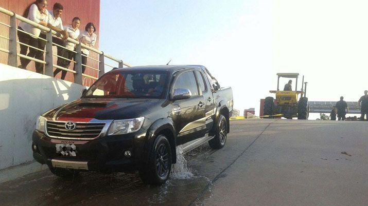 En camioneta y ebrios subieron a la pista del autoacutedromo