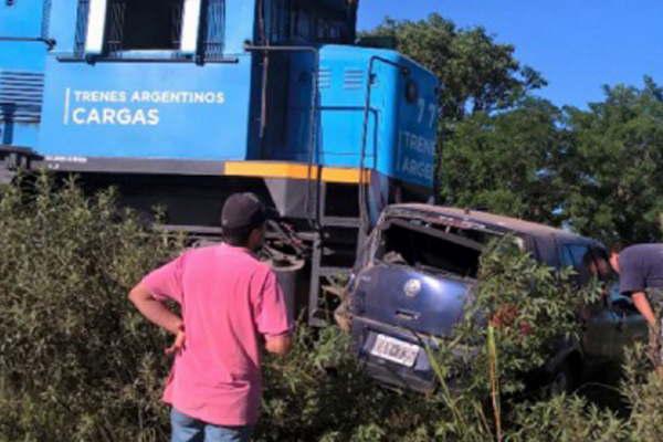 Embarazada salvoacute a su hija  de 5 antildeos y murioacute arrollada por el tren en Santa Fe 