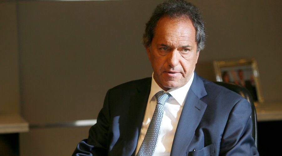 Denuncian a Scioli por fraude en la obtencioacuten de su tiacutetulo