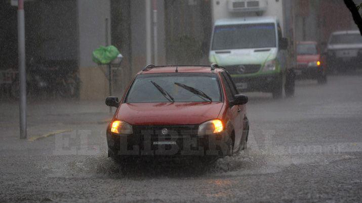 Una fuerte lluvia con granizo azotoacute la ciudad