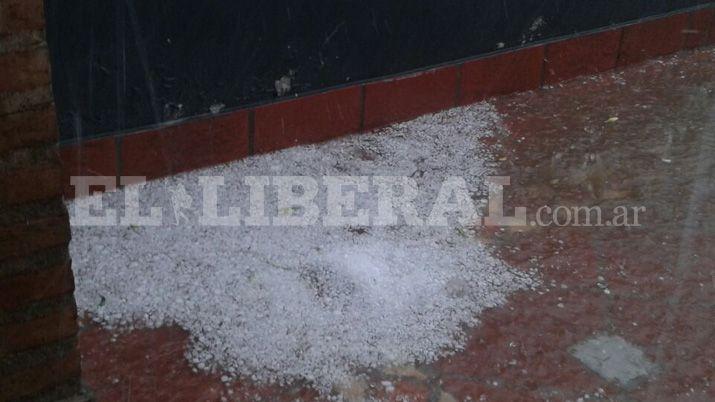 Una fuerte lluvia con granizo azotoacute la ciudad