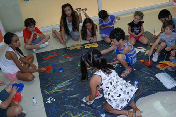 Se inicia esta tarde un taller infantil por el Diacutea de la Tradicioacuten en el CCB