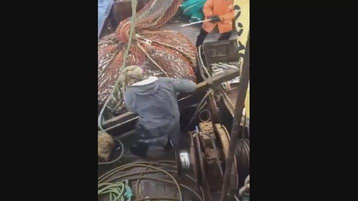 El inesperado botiacuten de un grupo de pescadores