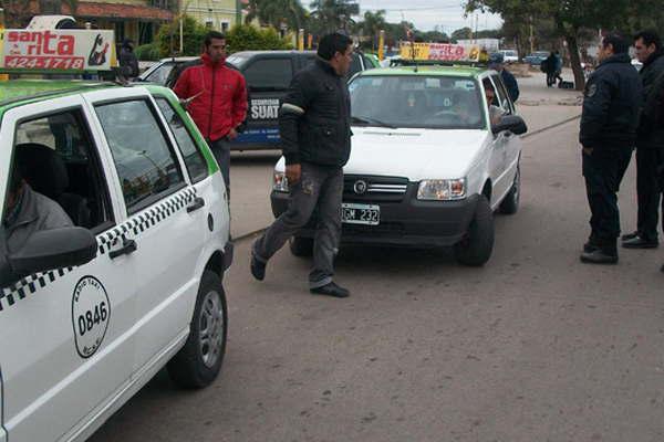 La Direccioacuten de Traacutensito insta a taxis y remises a renovar la habilitacioacuten