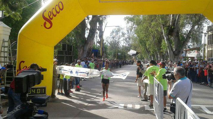 El ganador de los 10 km del Maratoacuten de EL LIBERAL