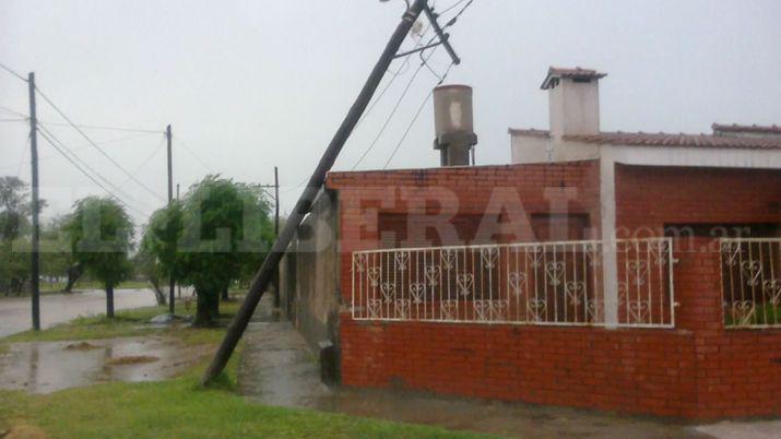 Una fuerte tormenta con granizo causoacute desastres en Antildeatuya